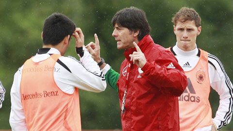 Loew đau đầu vì tuyến giữa ĐT Đức Loew đau đầu vì tuyến giữa ĐT Đức