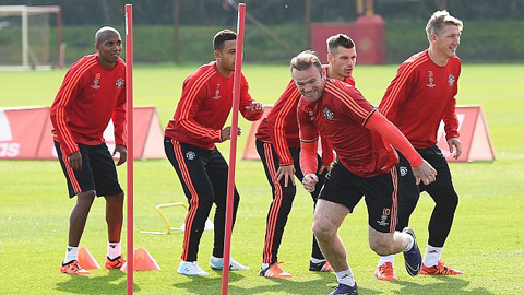 Van Gaal biến sân tập M.U thành pháo đài Van Gaal biến sân tập M.U thành pháo đài