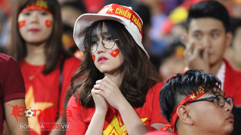 Hot-girl buồn bã khi Việt Nam thất bại trước Thái Lan Hot-girl buồn bã khi Việt Nam thất bại trước Thái Lan