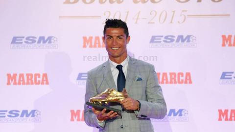 Ronaldo khoe 4 lần giành 'Chiếc giày vàng châu Âu' Ronaldo khoe 4 lần giành 'Chiếc giày vàng châu Âu'
