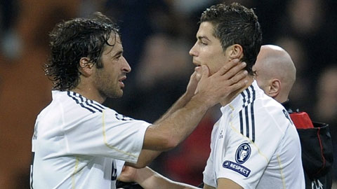Tại sao Ronaldo không thể được yêu như Raul ở Real? Tại sao Ronaldo không thể được yêu như Raul ở Real?