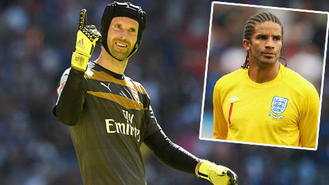 Thủ thành Petr Cech tiến sát kỷ lục giải Ngoại hạng trong màu áo Arsenal Thủ thành Petr Cech tiến sát kỷ lục giải Ngoại hạng trong màu áo Arsenal