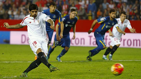 Bộ ba Sevilla đi vào lịch sử La Liga nhờ đá phạt đền Bộ ba Sevilla đi vào lịch sử La Liga nhờ đá phạt đền