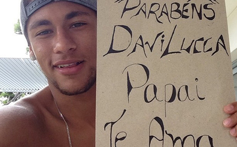 Neymar chúc mừng sinh nhật con trai và bồ