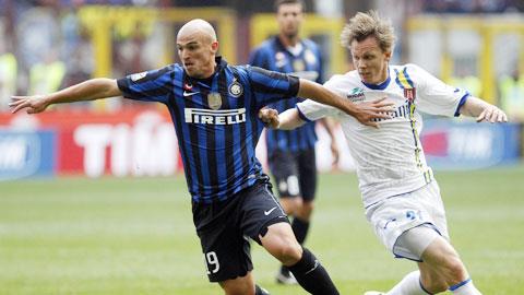 Sân Massimino chưa bao giờ là điểm đến dễ dàng của Inter (trái)