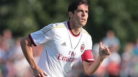 Kaka đeo băng đội trưởng Milan