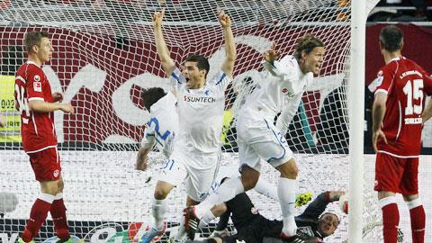 Hoffenheim (áo trắng) đang là đội có lối chơi tấn công vô tư nhất
