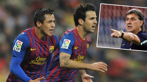 Sanchez và Fabregas là những người được hưởng lợi nhất từ cách mạng chiến thuật của tân HLV Martino (ảnh phải)