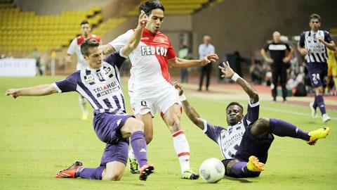 Sân nhà sẽ là điểm tựa giúp Falcao (giữa) và đồng đội giành trọn 3 điểm