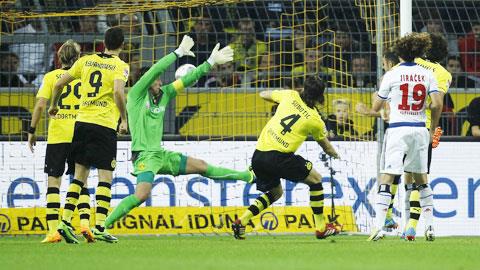 Dortmund (áo vàng) đã có màn hủy diệt các vị khách Hamburg
