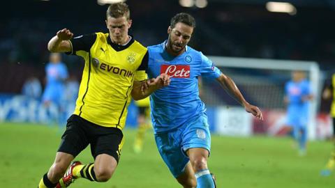 Napoli hạ gục Á quân Dortmund