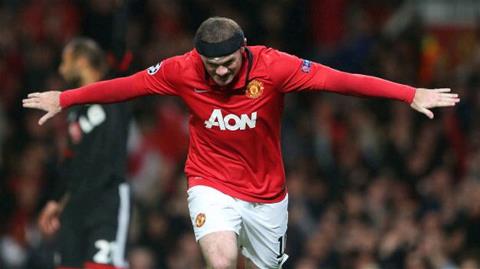 Rooney ăn mừng bàn thắng vào lưới Leverkusen