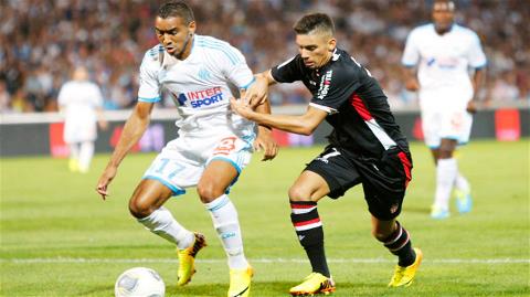 Payet (trái) và đồng đội sẽ có trận đấu khó khăn trên sân Bastia