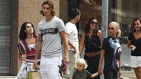 Ibrahimovic sống như thày tu