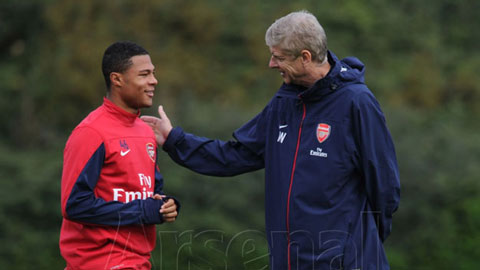 Wenger hứa trung thành với chiến lược đào tạo trẻ