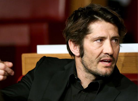 Evra bị yêu cầu giải trình vì gọi Lizarazu là