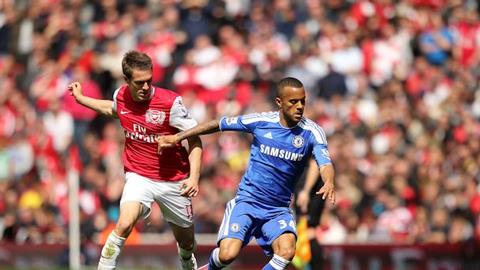 Được trao cơ hội đá chính, Ryan Bertrand (phải) cùng đồng đội sẽ đánh bại dàn sao trẻ của Arsenal