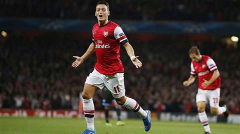 Oezil đang giúp Arsenal bay cao