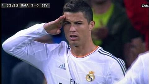 Ronaldo ăn mừng kiểu nhà binh