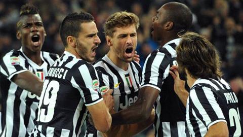 Đả bại Napoli, Juventus phả hơi nóng vào gáy Roma