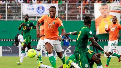 Drogba cứu đội nhà bằng chiêu 