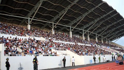 Khán đài A sân Tây Ninh đã nêm kín khán giả. Ảnh: ĐĐ