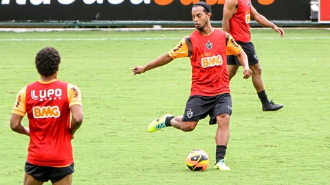 Ronaldinho lại làm 