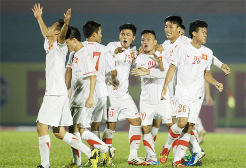 HLV Hoàng Văn Phúc: “Người hâm mộ đừng nóng ruột”