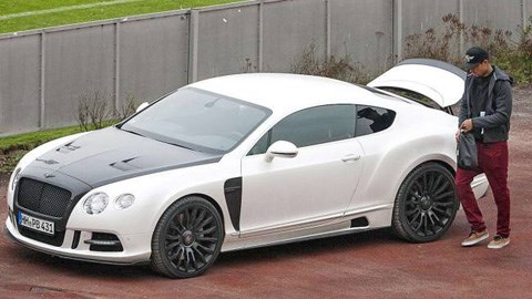 Kevin-Prince Boateng ghi dấu ấn riêng cho Bentley Continental GT