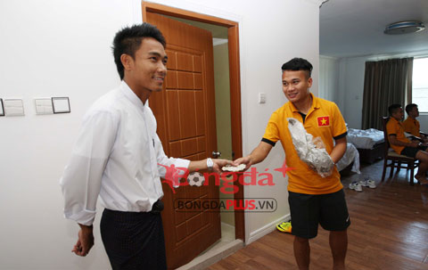 Phi Sơn mang... cu đơ sang Myanmar