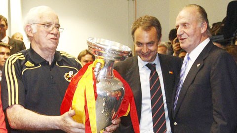 Nhà vô địch EURO 2008 tuyên bố nghỉ hưu