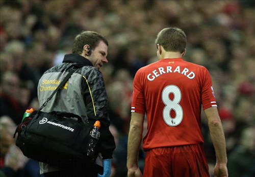 Rodgers hy vọng Gerrard trở lại sau 1 tháng nữa