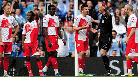 Joey Barton (thứ 3 từ phải sang)