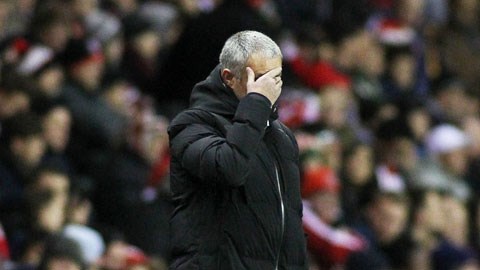 HLV Jose Mourinho đang dùng “khổ nhục kế”?