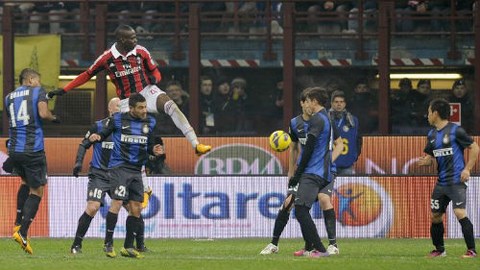 Derby Milan sẽ vắng khán giả