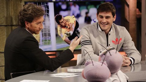 Iker Casillas (phải) vừa đưa ra tuyên bố rõ ràng về tương lai ở Real
