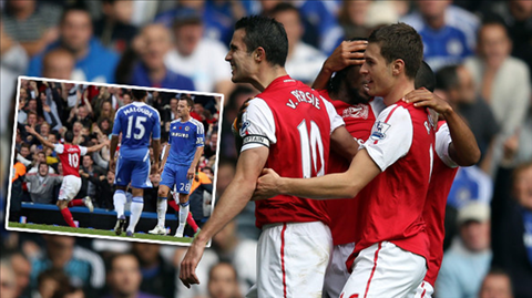 Van Persie lập hat-trick giúp Arsenal hạ gục Chelsea
