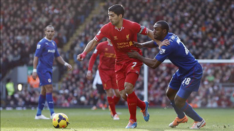 Suarez lập cú đúp giúp Liverpool lên ngôi đầu bảng