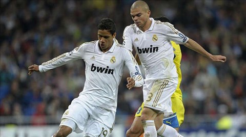 Mất Varane (trái) và Pepe là tổn thất không nhỏ cho Real