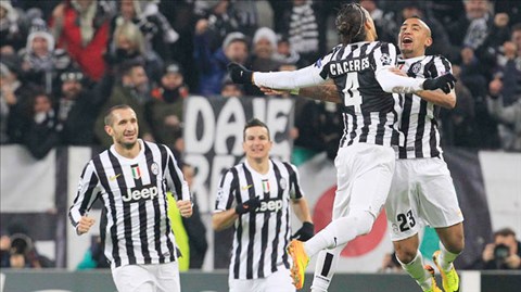 Juve độc chiếm ngôi đầu với 5 điểm nhiều hơn Roma