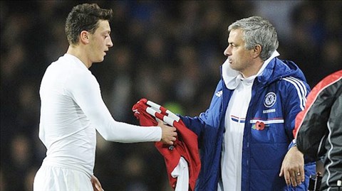 Cách tốt nhất để Oezil chứng tỏ Mourinho đúng là đánh bại đội bóng của Mourrinho