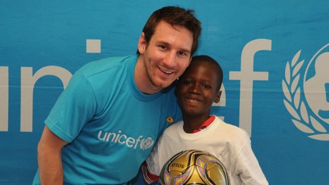 Messi đại diện cho UNICEF trong một lần đến viếng thăm châu Phi