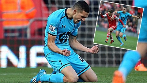 Bentaleb đã đẩy 2 đàn anh Capoue và Holtby xuống đội dự bị
