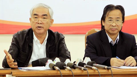 Quyền Chủ tịch VFF Lê Hùng Dũng (trái) và phó chủ tịch VFF Nguyễn Lân Trung - Ảnh: Phan Tùng