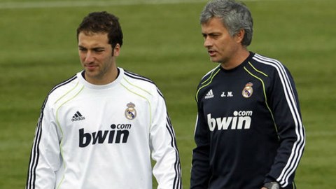 Higuain và Mourinho khi còn làm việc chung ở Real
