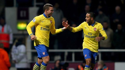 Walcott và Podolski đã mang lại sức sống mới cho Arsenal