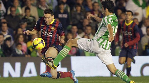 Lionel Messi (trái) sẽ trở lại vào tháng 1