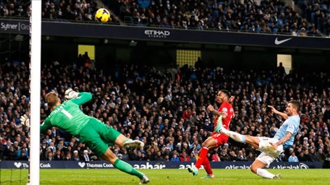 Sterling bỏ lỡ nhiều tình huống ngon ăn trận gặp Man City
