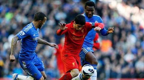 Suarez (giữa) và đồng đội sẽ lại thi đấu bùng nổ tại Stamford Bridge