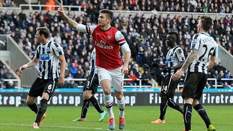 Giroud ghi bàn mang về 3 điểm quý giá cho Pháo thủ